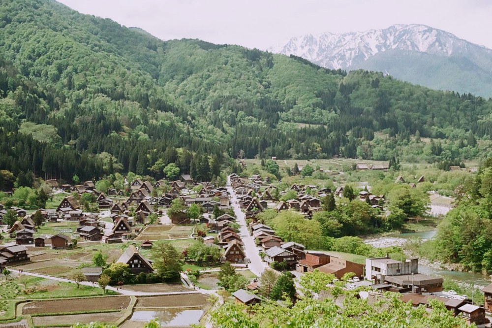 หมู่บ้าน ชิราคาวาโกะ