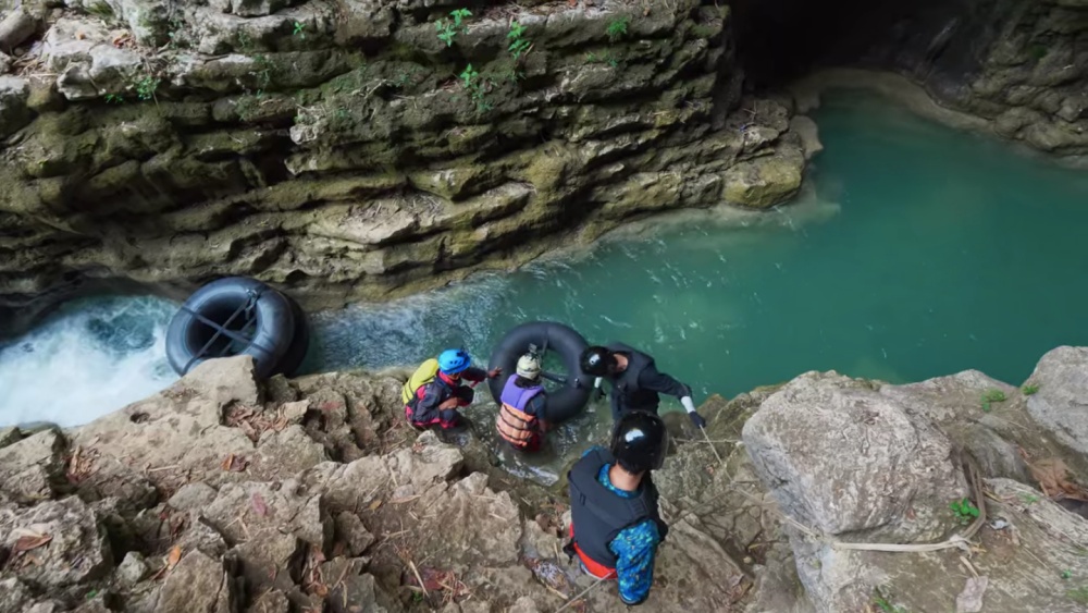 ถ้ำน้ำคาลิ ซูจี (Kalisuci Cave Tubing)