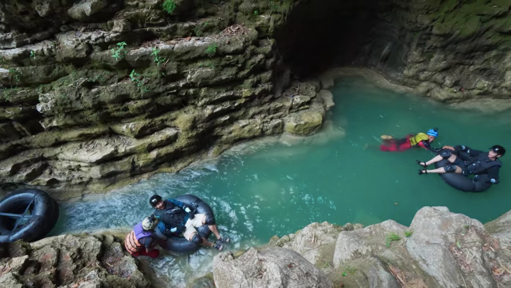 ถ้ำน้ำคาลิ ซูจี (Kalisuci Cave Tubing)